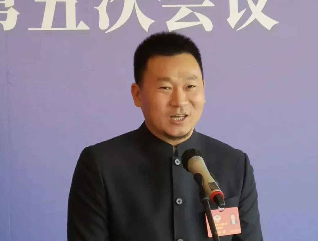202204221343.jpg 为进一步展示市政协团结、民主、开放、自信的形象,向市民和网友展示政协委员的履职风采,中山市政协十二届五次会议在2月4日上午开幕前开设“委员通道”,市政协委员、米兰体育·网站页面登陆入口-米兰(中国)公司总经理陈朝阳走进“委员通道”,回应社会关切的问题。他就如何做好城市应急管理规划的问题进行发言,并回答记者提问。.jpg